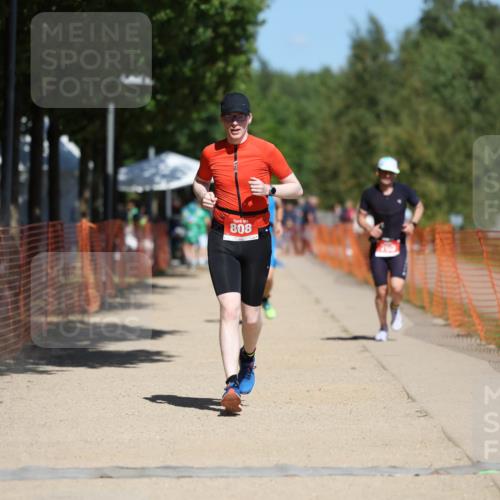 07.09.2025 - 19. Norderstedt Triathlon Michael Strokosch http://msf.ph/oto/8735437 07.09.2025 13:02:04 Laufen 700, 750, 808 meine-sportfotos.de