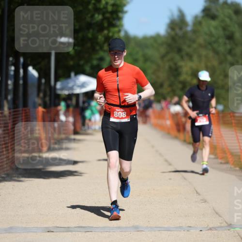 07.09.2025 - 19. Norderstedt Triathlon Michael Strokosch http://msf.ph/oto/8735449 07.09.2025 13:02:05 Laufen 700, 750, 808 meine-sportfotos.de