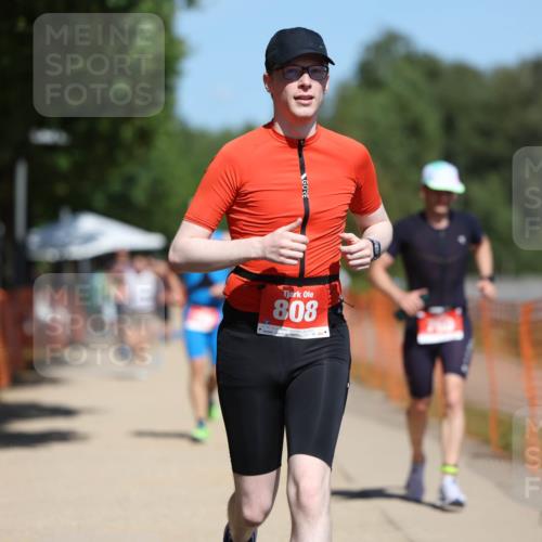 07.09.2025 - 19. Norderstedt Triathlon Michael Strokosch http://msf.ph/oto/8735475 07.09.2025 13:02:07 Laufen 700, 750, 808 meine-sportfotos.de