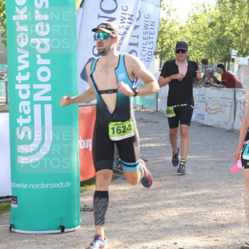 07.09.2025 - 19. Norderstedt Triathlon Luisa Fischer http://msf.ph/oto/8735510 07.09.2025 16:37:25 Ziel 1527, 1533, 1591, 1624 meine-sportfotos.de