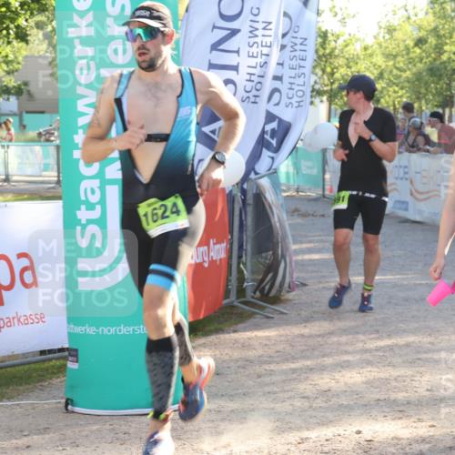 07.09.2025 - 19. Norderstedt Triathlon Luisa Fischer http://msf.ph/oto/8735513 07.09.2025 16:37:25 Ziel 1527, 1533, 1591, 1624 meine-sportfotos.de