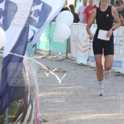 07.09.2025 - 19. Norderstedt Triathlon Luisa Fischer http://msf.ph/oto/8735628 07.09.2025 16:37:50 Ziel 449, 1453 meine-sportfotos.de
