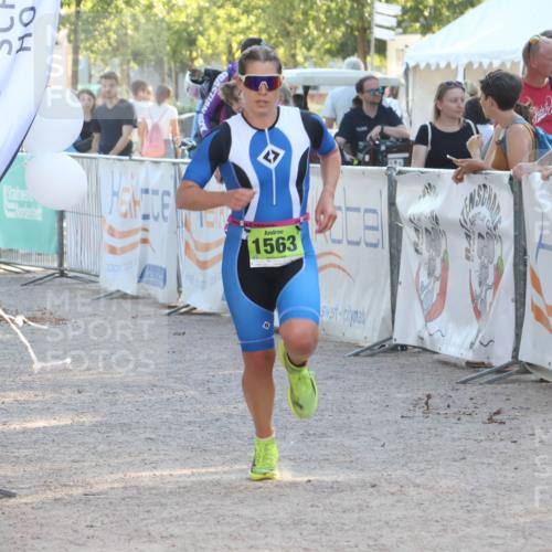 07.09.2025 - 19. Norderstedt Triathlon Luisa Fischer http://msf.ph/oto/8735674 07.09.2025 16:38:08 Ziel 1563 meine-sportfotos.de