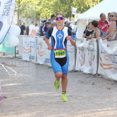 07.09.2025 - 19. Norderstedt Triathlon Luisa Fischer http://msf.ph/oto/8735678 07.09.2025 16:38:08 Ziel 1563 meine-sportfotos.de