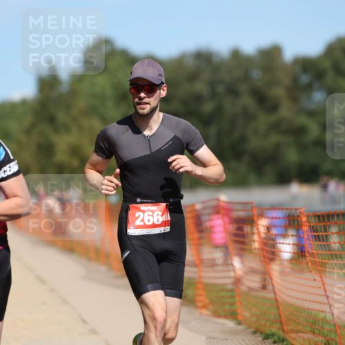 07.09.2025 - 19. Norderstedt Triathlon Michael Strokosch http://msf.ph/oto/8735886 07.09.2025 13:03:01 Laufen 159, 233, 266 meine-sportfotos.de