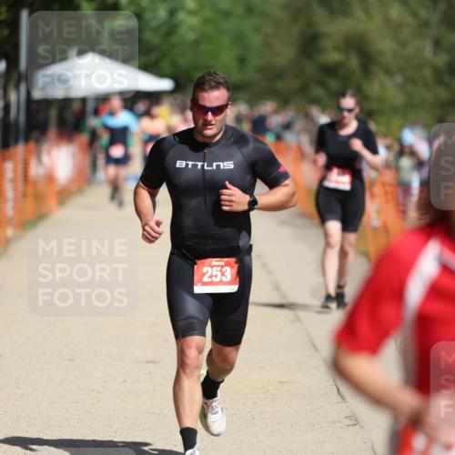 07.09.2025 - 19. Norderstedt Triathlon Michael Strokosch http://msf.ph/oto/8735995 07.09.2025 12:22:41 Laufen 253, 830, 1229, 1244 meine-sportfotos.de