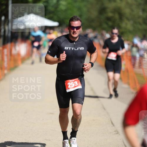 07.09.2025 - 19. Norderstedt Triathlon Michael Strokosch http://msf.ph/oto/8735999 07.09.2025 12:22:41 Laufen 253, 830, 1229, 1244 meine-sportfotos.de