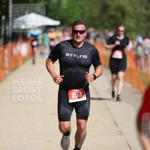 07.09.2025 - 19. Norderstedt Triathlon Michael Strokosch http://msf.ph/oto/8736001 07.09.2025 12:22:41 Laufen 253, 830, 1229, 1244 meine-sportfotos.de