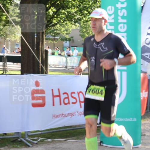 07.09.2025 - 19. Norderstedt Triathlon Luisa Fischer http://msf.ph/oto/8736016 07.09.2025 16:39:59 Ziel 1604 meine-sportfotos.de