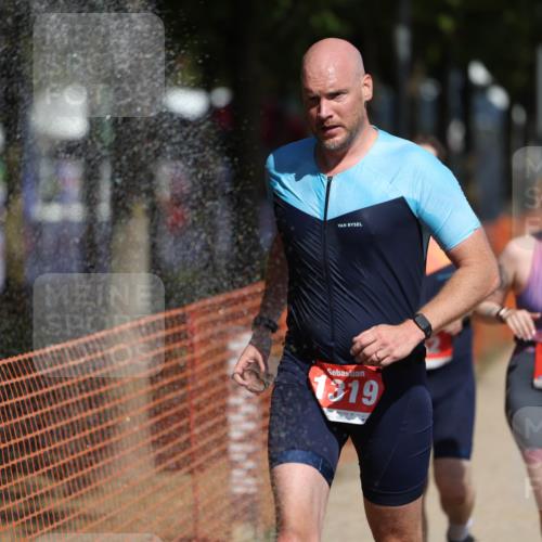 07.09.2025 - 19. Norderstedt Triathlon Michael Strokosch http://msf.ph/oto/8736096 07.09.2025 12:22:56 Laufen 162, 163, 164, 1233, 1319 meine-sportfotos.de