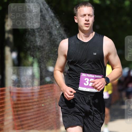 07.09.2025 - 19. Norderstedt Triathlon Michael Strokosch http://msf.ph/oto/8736129 07.09.2025 13:39:39 Laufen 320, 330, 809 meine-sportfotos.de
