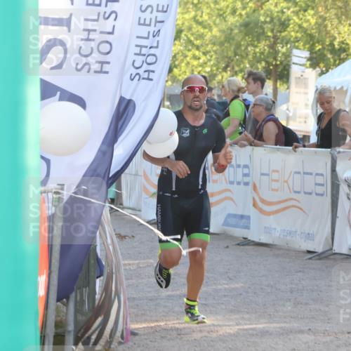07.09.2025 - 19. Norderstedt Triathlon Luisa Fischer http://msf.ph/oto/8736156 07.09.2025 16:40:35 Ziel 1553 meine-sportfotos.de