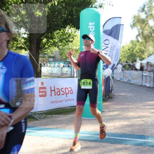 07.09.2025 - 19. Norderstedt Triathlon Luisa Fischer http://msf.ph/oto/8736273 07.09.2025 16:40:53 Ziel 1403, 1447, 1614 meine-sportfotos.de