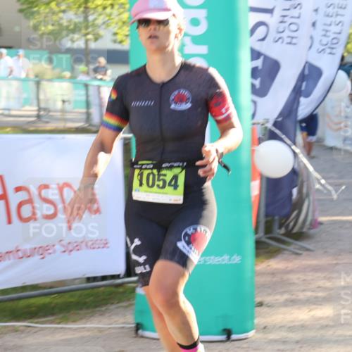 07.09.2025 - 19. Norderstedt Triathlon Luisa Fischer http://msf.ph/oto/8736303 07.09.2025 16:41:01 Ziel 407, 1054 meine-sportfotos.de