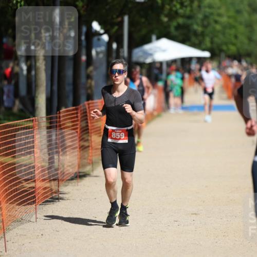 07.09.2025 - 19. Norderstedt Triathlon Michael Strokosch http://msf.ph/oto/8736378 07.09.2025 12:23:37 Laufen 226, 859 meine-sportfotos.de