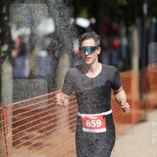 07.09.2025 - 19. Norderstedt Triathlon Michael Strokosch http://msf.ph/oto/8736405 07.09.2025 12:23:40 Laufen 152, 226, 859 meine-sportfotos.de