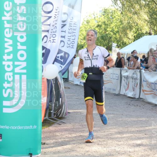 07.09.2025 - 19. Norderstedt Triathlon Luisa Fischer http://msf.ph/oto/8736488 07.09.2025 16:41:33 Ziel 1076, 1592 meine-sportfotos.de