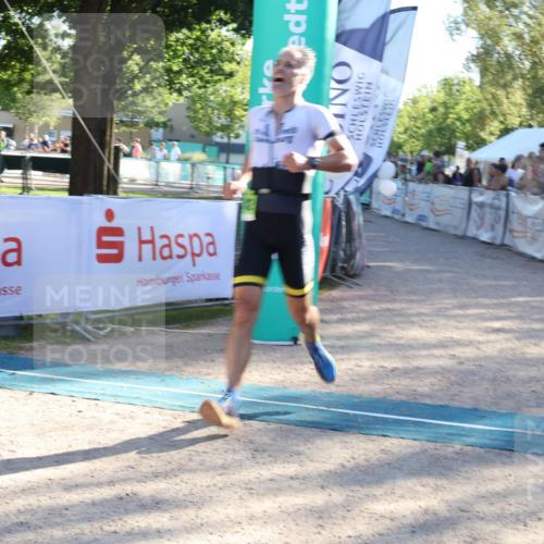 07.09.2025 - 19. Norderstedt Triathlon Luisa Fischer http://msf.ph/oto/8736505 07.09.2025 16:41:34 Ziel 1076, 1592 meine-sportfotos.de