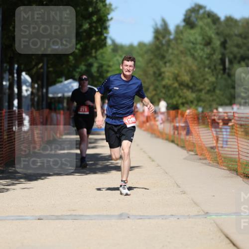 07.09.2025 - 19. Norderstedt Triathlon Michael Strokosch http://msf.ph/oto/8736523 07.09.2025 13:41:02 Laufen 183, 211, 1299 meine-sportfotos.de