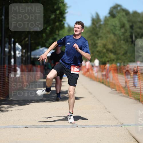 07.09.2025 - 19. Norderstedt Triathlon Michael Strokosch http://msf.ph/oto/8736538 07.09.2025 13:41:03 Laufen 211, 1299 meine-sportfotos.de