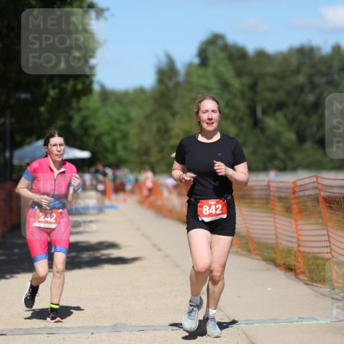 07.09.2025 - 19. Norderstedt Triathlon Michael Strokosch http://msf.ph/oto/8736759 07.09.2025 13:41:55 Laufen 242, 842 meine-sportfotos.de