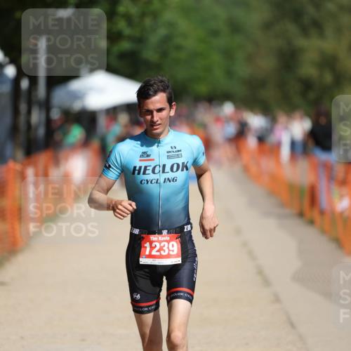07.09.2025 - 19. Norderstedt Triathlon Michael Strokosch http://msf.ph/oto/8736794 07.09.2025 12:24:41 Laufen 826, 1239 meine-sportfotos.de