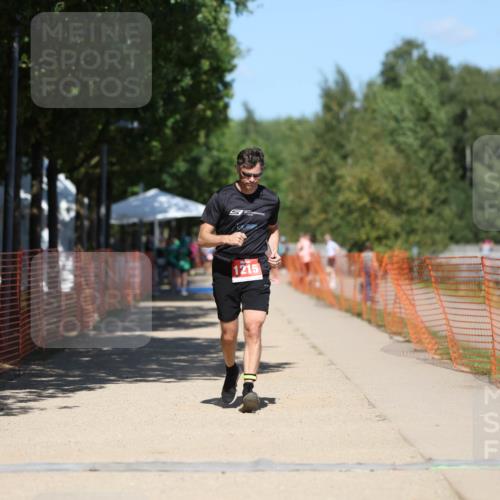 07.09.2025 - 19. Norderstedt Triathlon Michael Strokosch http://msf.ph/oto/8736798 07.09.2025 13:42:10 Laufen 1215 meine-sportfotos.de
