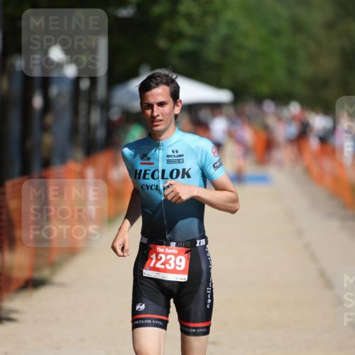07.09.2025 - 19. Norderstedt Triathlon Michael Strokosch http://msf.ph/oto/8736803 07.09.2025 12:24:41 Laufen 826, 1239 meine-sportfotos.de