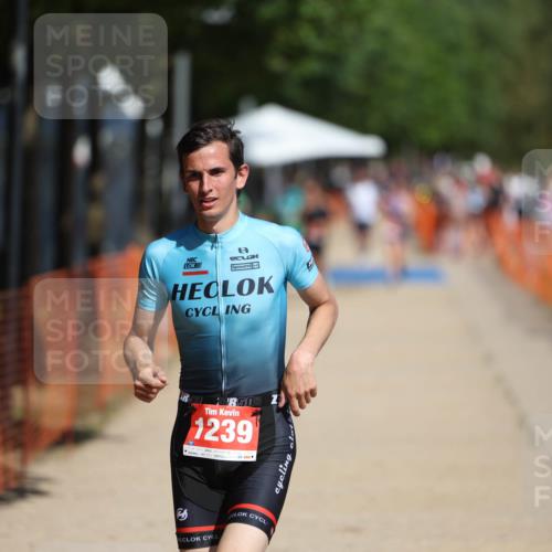 07.09.2025 - 19. Norderstedt Triathlon Michael Strokosch http://msf.ph/oto/8736809 07.09.2025 12:24:41 Laufen 826, 1239 meine-sportfotos.de