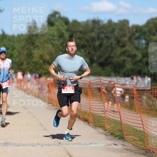 07.09.2025 - 19. Norderstedt Triathlon Michael Strokosch http://msf.ph/oto/8736848 07.09.2025 13:42:35 Laufen 241, 790 meine-sportfotos.de