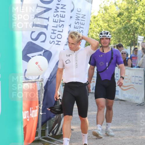 07.09.2025 - 19. Norderstedt Triathlon Luisa Fischer http://msf.ph/oto/8736937 07.09.2025 16:43:15 Ziel 1049, 1544, 1546 meine-sportfotos.de