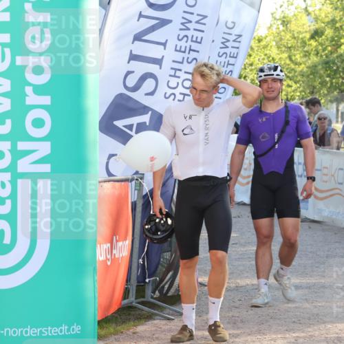 07.09.2025 - 19. Norderstedt Triathlon Luisa Fischer http://msf.ph/oto/8736942 07.09.2025 16:43:15 Ziel 1049, 1544, 1546 meine-sportfotos.de