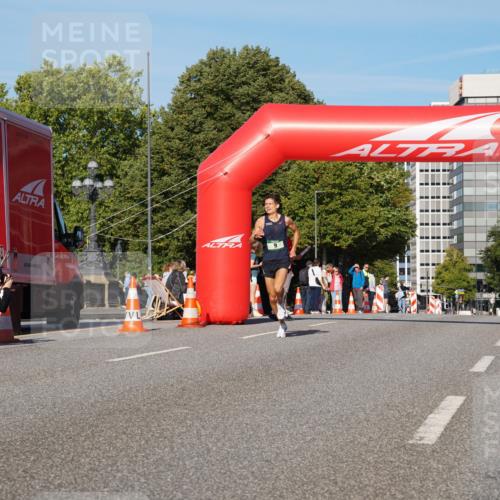 07.09.2025 - BARMER Alsterlauf Yannick Fuchs http://msf.ph/oto/8737101 07.09.2025 09:22:59 Laufen 1 meine-sportfotos.de