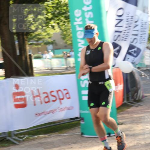07.09.2025 - 19. Norderstedt Triathlon Luisa Fischer http://msf.ph/oto/8737277 07.09.2025 16:43:49 Ziel 1097, 1486, 1555 meine-sportfotos.de