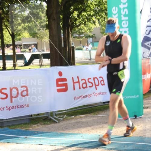 07.09.2025 - 19. Norderstedt Triathlon Luisa Fischer http://msf.ph/oto/8737284 07.09.2025 16:43:49 Ziel 1097, 1486, 1555 meine-sportfotos.de