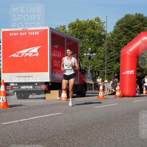 07.09.2025 - BARMER Alsterlauf Yannick Fuchs http://msf.ph/oto/8737323 07.09.2025 09:23:42 Laufen 1, 16 meine-sportfotos.de
