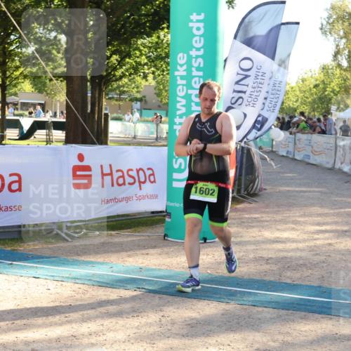 07.09.2025 - 19. Norderstedt Triathlon Luisa Fischer http://msf.ph/oto/8737340 07.09.2025 16:43:55 Ziel 1555, 1602 meine-sportfotos.de