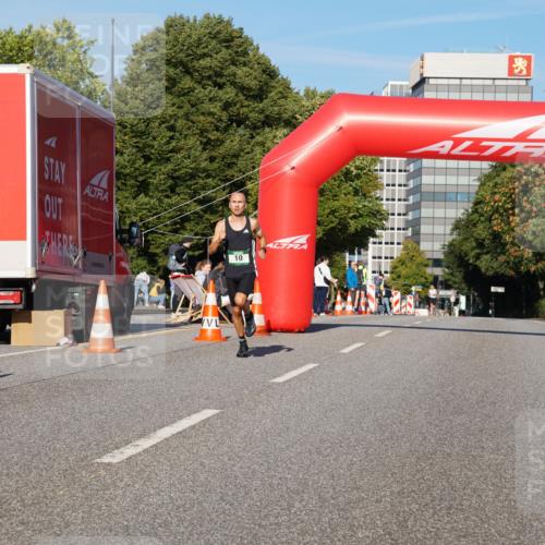 07.09.2025 - BARMER Alsterlauf Yannick Fuchs http://msf.ph/oto/8737677 07.09.2025 09:23:58 Laufen 10 meine-sportfotos.de