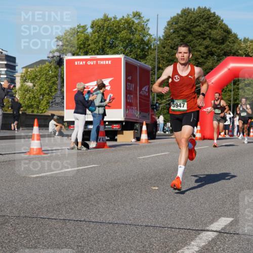07.09.2025 - BARMER Alsterlauf Yannick Fuchs http://msf.ph/oto/8737952 07.09.2025 09:25:20 Laufen 3947, 4370 meine-sportfotos.de