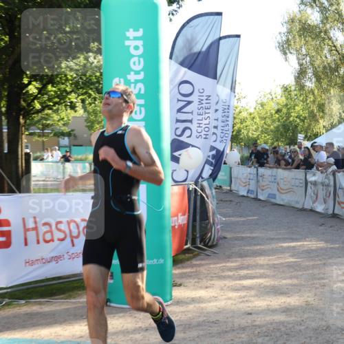 07.09.2025 - 19. Norderstedt Triathlon Luisa Fischer http://msf.ph/oto/8738006 07.09.2025 16:46:24 Ziel 884, 1601 meine-sportfotos.de