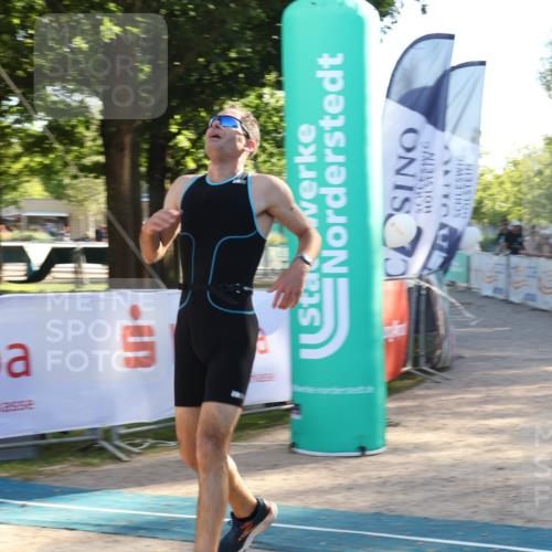 07.09.2025 - 19. Norderstedt Triathlon Luisa Fischer http://msf.ph/oto/8738009 07.09.2025 16:46:25 Ziel 884, 1601 meine-sportfotos.de