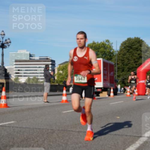 07.09.2025 - BARMER Alsterlauf Yannick Fuchs http://msf.ph/oto/8738021 07.09.2025 09:25:20 Laufen 3947 meine-sportfotos.de