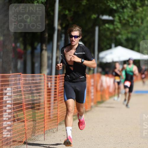 07.09.2025 - 19. Norderstedt Triathlon Michael Strokosch http://msf.ph/oto/8738022 07.09.2025 11:49:44 Laufen 770, 1184, 1383 meine-sportfotos.de