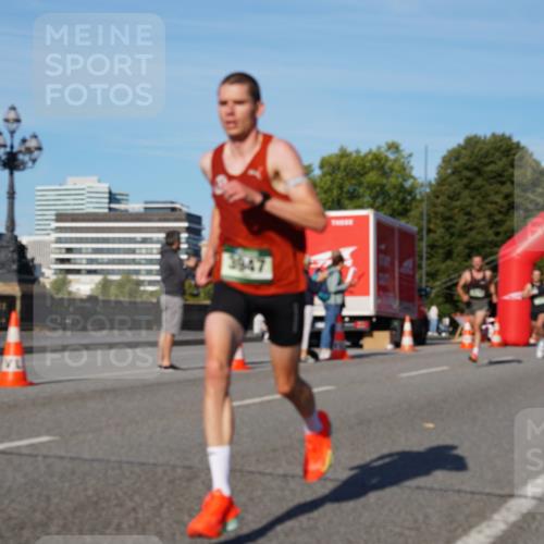 07.09.2025 - BARMER Alsterlauf Yannick Fuchs http://msf.ph/oto/8738032 07.09.2025 09:25:21 Laufen 3947 meine-sportfotos.de