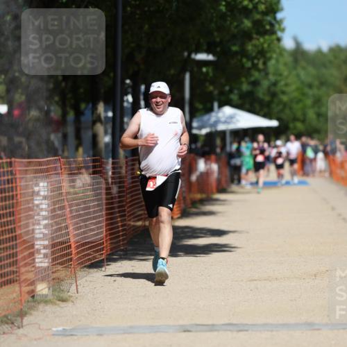 07.09.2025 - 19. Norderstedt Triathlon Michael Strokosch http://msf.ph/oto/8738039 07.09.2025 13:04:58 Laufen 1276 meine-sportfotos.de