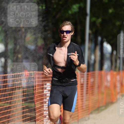07.09.2025 - 19. Norderstedt Triathlon Michael Strokosch http://msf.ph/oto/8738061 07.09.2025 11:49:45 Laufen 770, 1160, 1184, 1383 meine-sportfotos.de