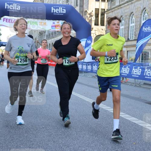 07.09.2025 - BARMER Alsterlauf Strokosch-Dieckow http://msf.ph/oto/8738099 07.09.2025 11:43:52 Ziel 1108, 1110, 1118, 1119, 1136 meine-sportfotos.de