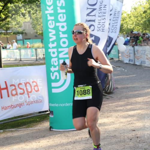 07.09.2025 - 19. Norderstedt Triathlon Luisa Fischer http://msf.ph/oto/8738126 07.09.2025 16:46:45 Ziel 1088 meine-sportfotos.de