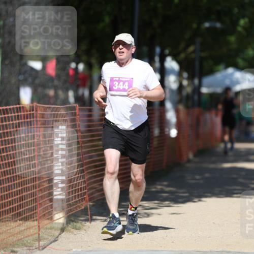 07.09.2025 - 19. Norderstedt Triathlon Michael Strokosch http://msf.ph/oto/8738350 07.09.2025 13:45:52 Laufen 344, 350 meine-sportfotos.de