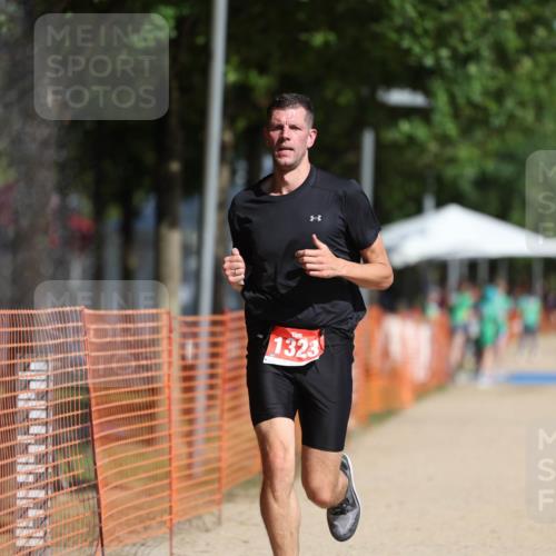 07.09.2025 - 19. Norderstedt Triathlon Michael Strokosch http://msf.ph/oto/8738548 07.09.2025 11:50:05 Laufen 1178, 1323 meine-sportfotos.de
